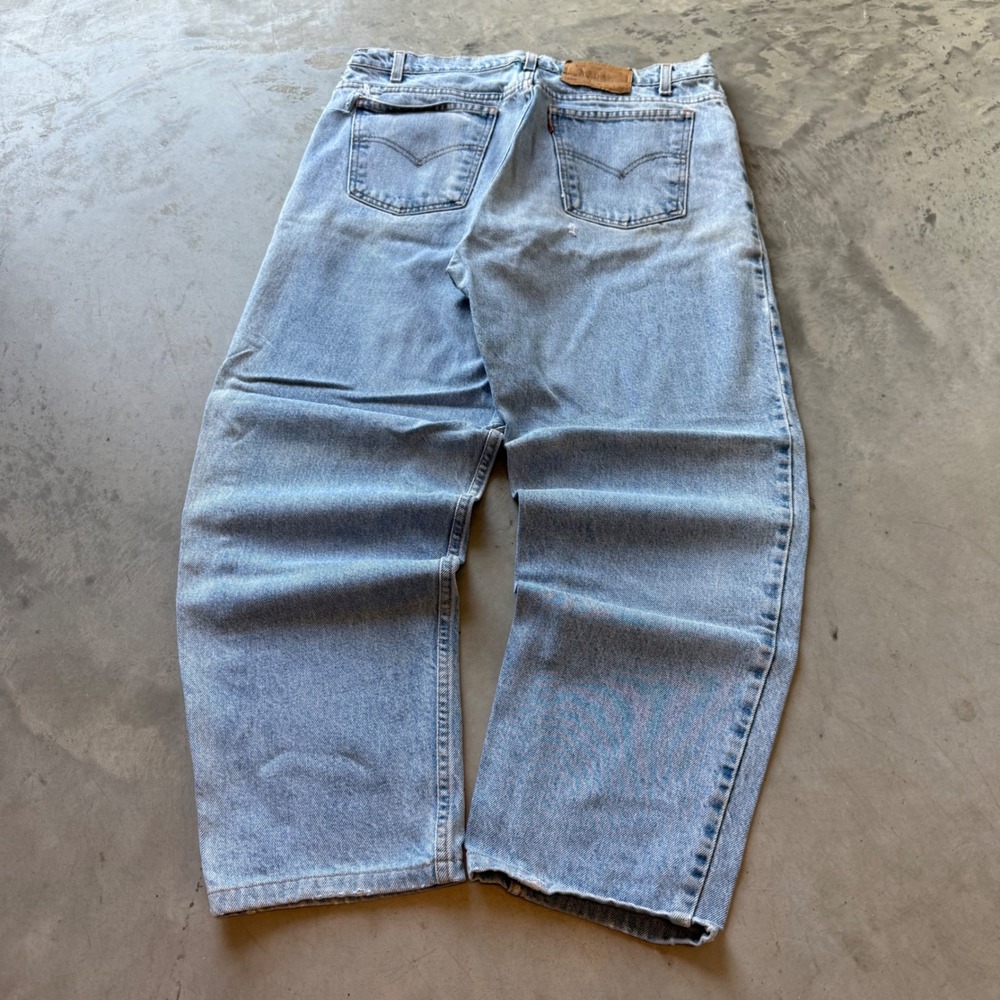 Vintage Levis 550 Relaxed Fit Tapered Leg Light Wash Jeans Orange Tab 34x30 - Picture 2 of 8